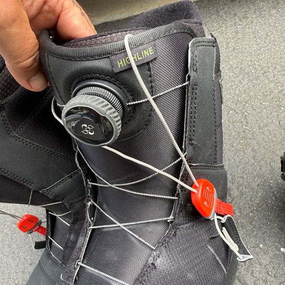 Burton Boots and Mala Vita bindings set up. 11.5 Large main image 6